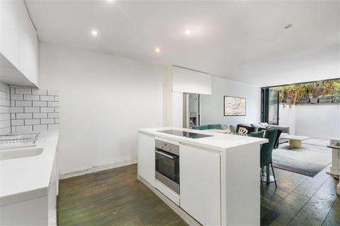 3 bedroom flat for sale, Russell Road, W14