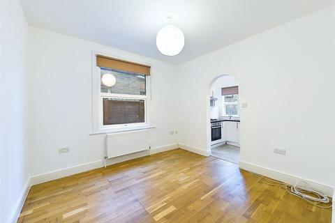 2 bedroom maisonette to rent, Kenley Road, St Margarets