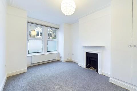 2 bedroom maisonette to rent, Kenley Road, St Margarets