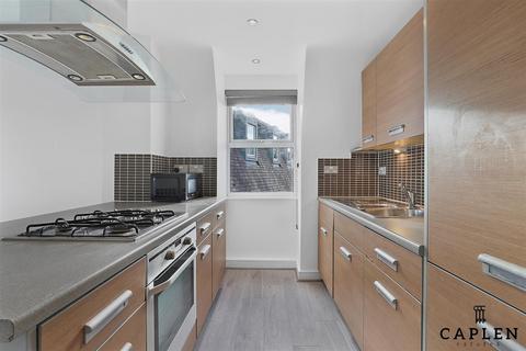 2 bedroom flat for sale, High Road, Loughton