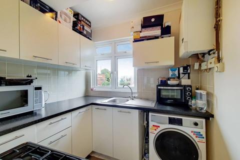 3 bedroom flat to rent, Western Avenue, Ealing, London, W3