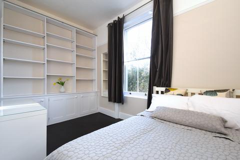 1 bedroom in a house share to rent, Knatchbull Road, London SE5