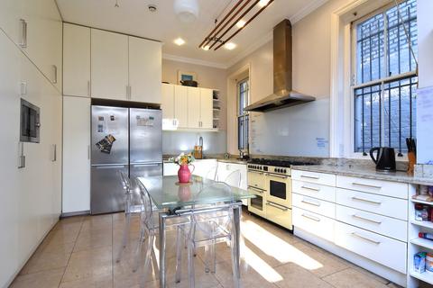 1 bedroom in a house share to rent, Knatchbull Road, London SE5