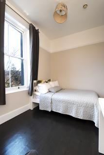 1 bedroom in a house share to rent, Knatchbull Road, London SE5