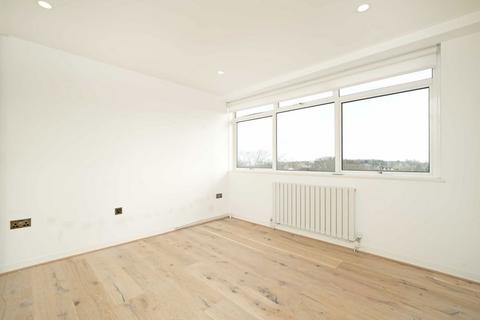 3 bedroom flat to rent, Heronsforde, London W13