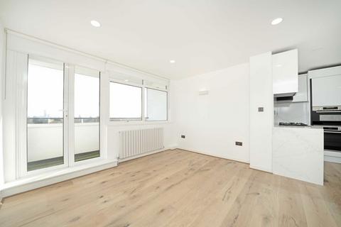 3 bedroom flat to rent, Heronsforde, London W13