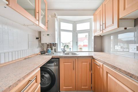 32b Torrington Road, Perivale, Greenford, UB6 7EW