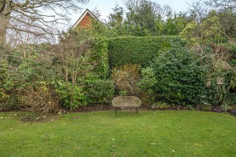 Flat 3, Woolmer View The Avenue, Grayshott, Hindhead, GU26 6JS