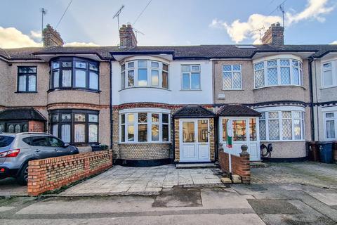 3 bedroom terraced house for sale, Fourth Avenue, Romford, RM7