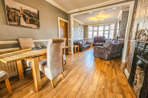 5 Fourth Avenue, Romford, RM7 0UA