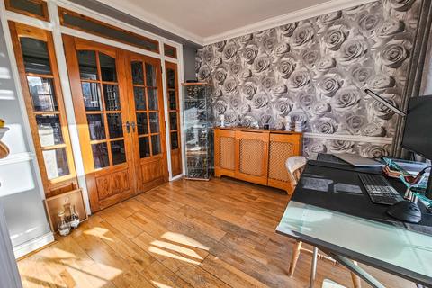 5 Fourth Avenue, Romford, RM7 0UA