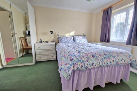 22 Exeter Close, Burnham-on-sea, TA8 1JF