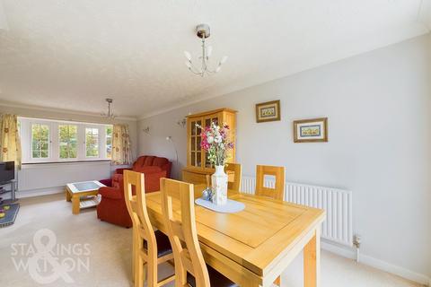 3 bedroom detached house for sale, Norwich Road, Strumpshaw, Norwich