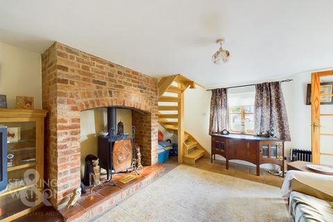 2 bedroom end of terrace house for sale, Hempnall Road, Woodton, Bungay