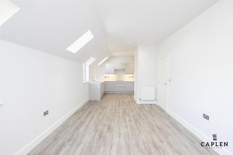 2 bedroom apartment to rent, Lawton Green, Loughton