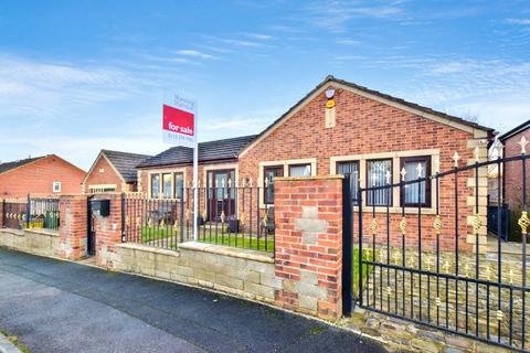 4 bedroom bungalow for sale, Wood Grove, Leeds, West Yorkshire