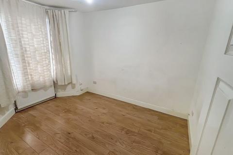 4 bedroom terraced house to rent, Hounslow TW5