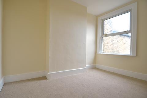 3 bedroom terraced house to rent, Aylesbury Road, Bromley, Greater London, BR2