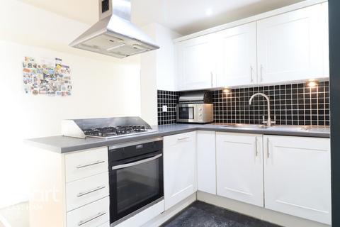 2 bedroom flat for sale, Shaftesbury Road, London