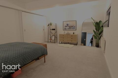 2 bedroom flat for sale, Shaftesbury Road, London