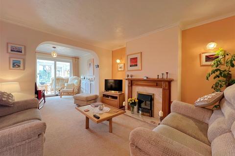 3 bedroom semi-detached house for sale, Holt Avenue, Bishops Tachbrook, Leamington Spa