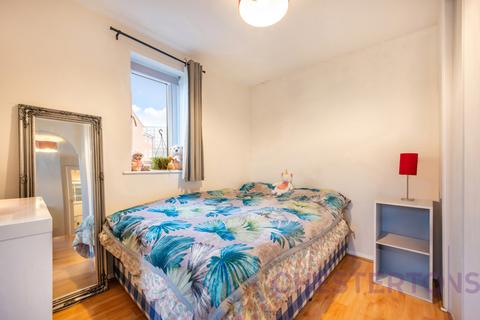 Studio to rent, Armoury Road, London