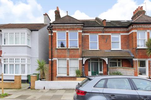 3 bedroom flat to rent, Kingsway, East Sheen