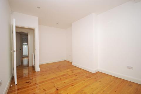 2 bedroom flat to rent, Troy Road London SE19