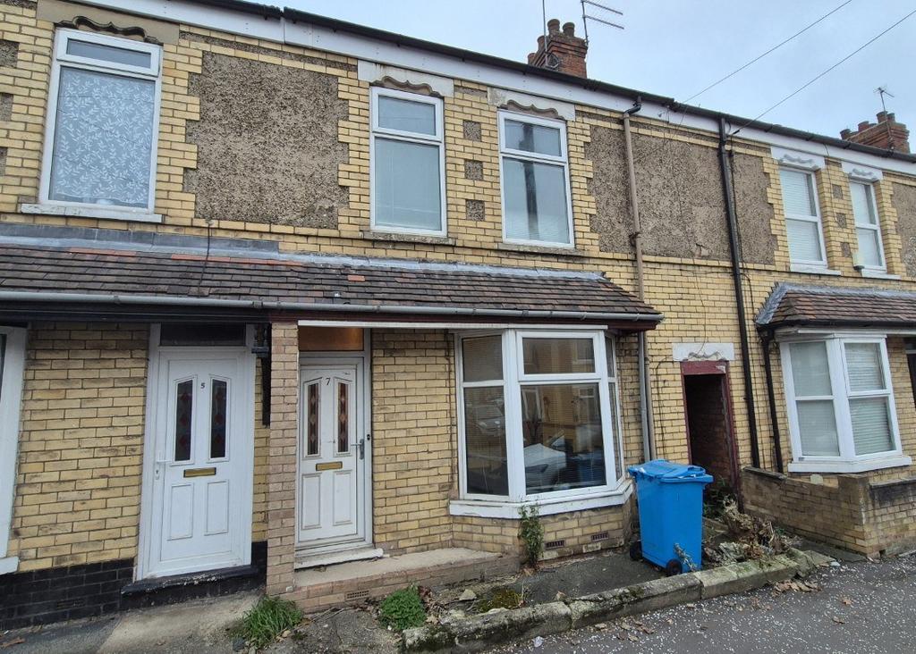 3 Bedroom House   mid terrace for Sale by Auction