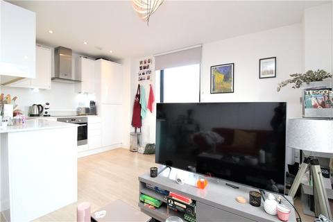 Studio to rent, High Road, Finchley, N12