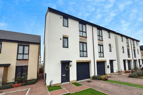 4 bedroom townhouse for sale, Swindon, SN3 3GA