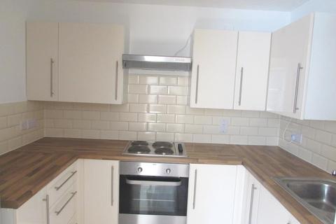 3 bedroom flat to rent, Vicars Bridge Close, Wembley, HA0