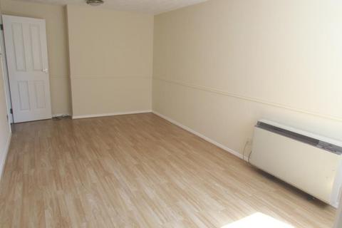 3 bedroom flat to rent, Vicars Bridge Close, Wembley, HA0