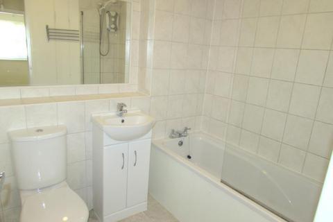 3 bedroom flat to rent, Vicars Bridge Close, Wembley, HA0