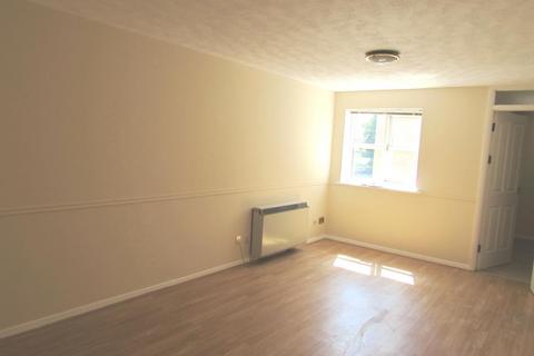 3 bedroom flat to rent, Vicars Bridge Close, Wembley, HA0