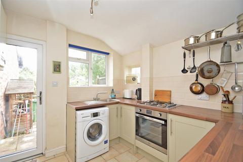 2 bedroom terraced house to rent, Hereford Road, Shrewsbury