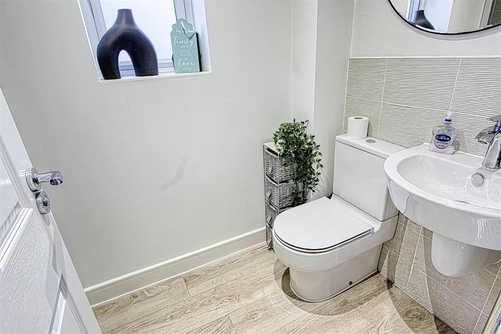 Ensuite to bedroom one