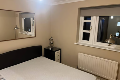 1 bedroom in a flat share to rent, Reeves Road, London E3