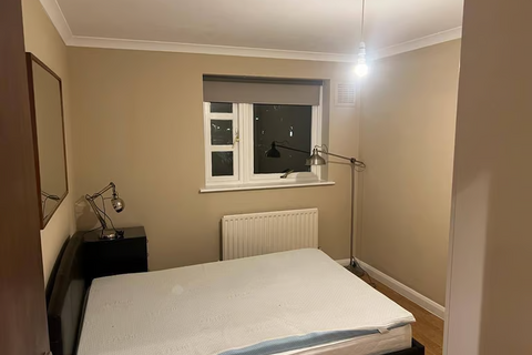 1 bedroom in a flat share to rent, Reeves Road, London E3