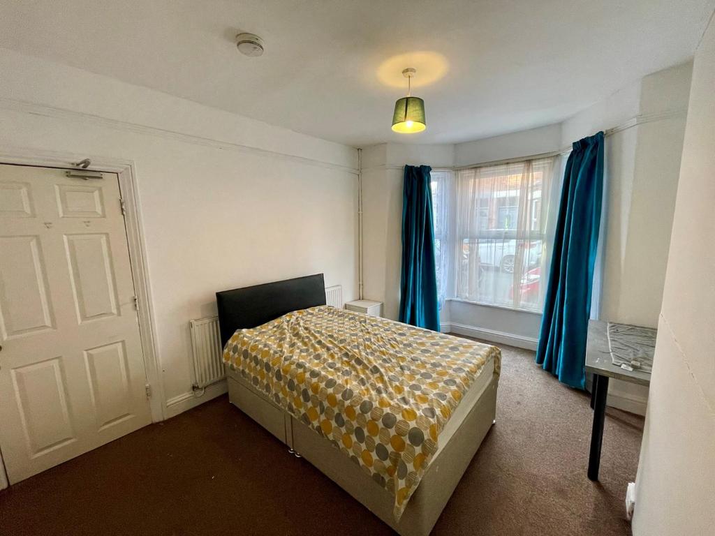 Bedroom One.jpg