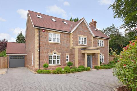 5 bedroom detached house to rent, Spencer Close, Radlett