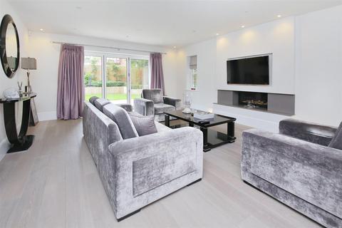 5 bedroom detached house to rent, Spencer Close, Radlett