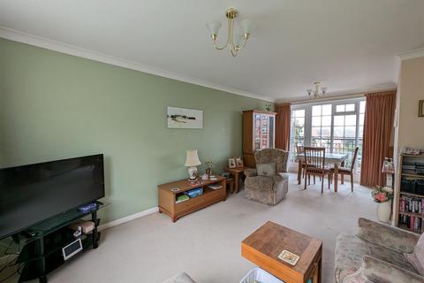 2 bedroom ground floor flat for sale, The Glade, Scarborough