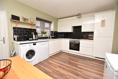 4 bedroom end of terrace house for sale, Swarcliffe Avenue, Leeds
