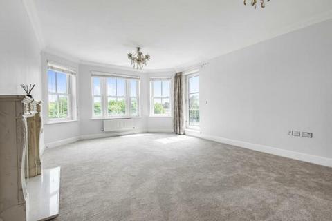 2 bedroom apartment to rent, Ascot