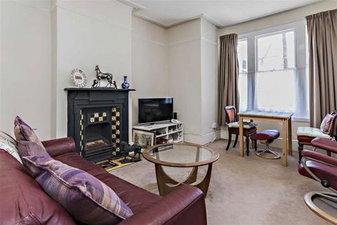 2 bedroom flat to rent, Ashleigh Road, London SW14