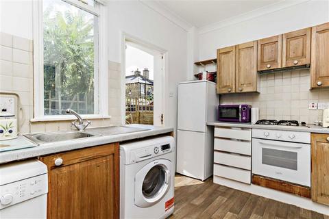 2 bedroom flat to rent, Ashleigh Road, London SW14