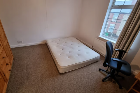 2 bedroom house to rent, Chatsworth Avenue, Nottingham NG7