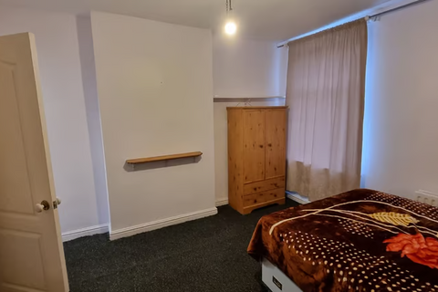 2 bedroom house to rent, Chatsworth Avenue, Nottingham NG7