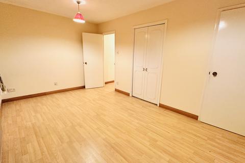 Studio to rent, Vicars Bridge Close, Wembley HA0